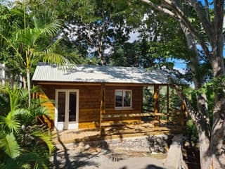 Chalet en bois moderne construit par l'équipe SPER à La Réunion